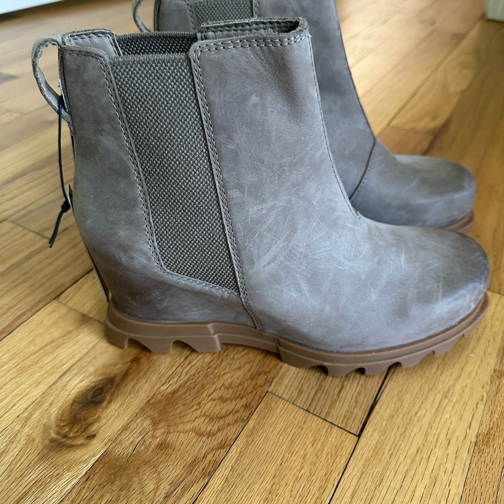Sorel Women's Waterproof Gray/Taupe Ankle wedge Boots